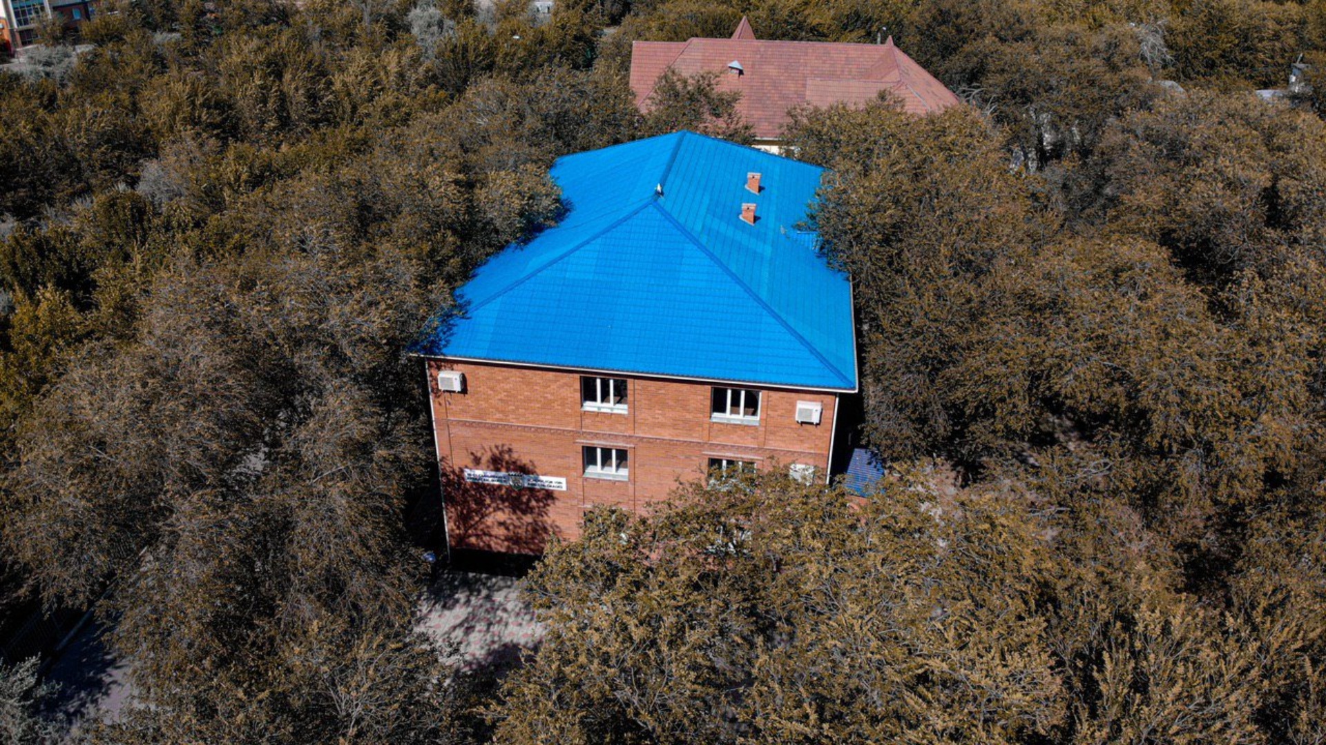 Abyroi School, частная школа 1