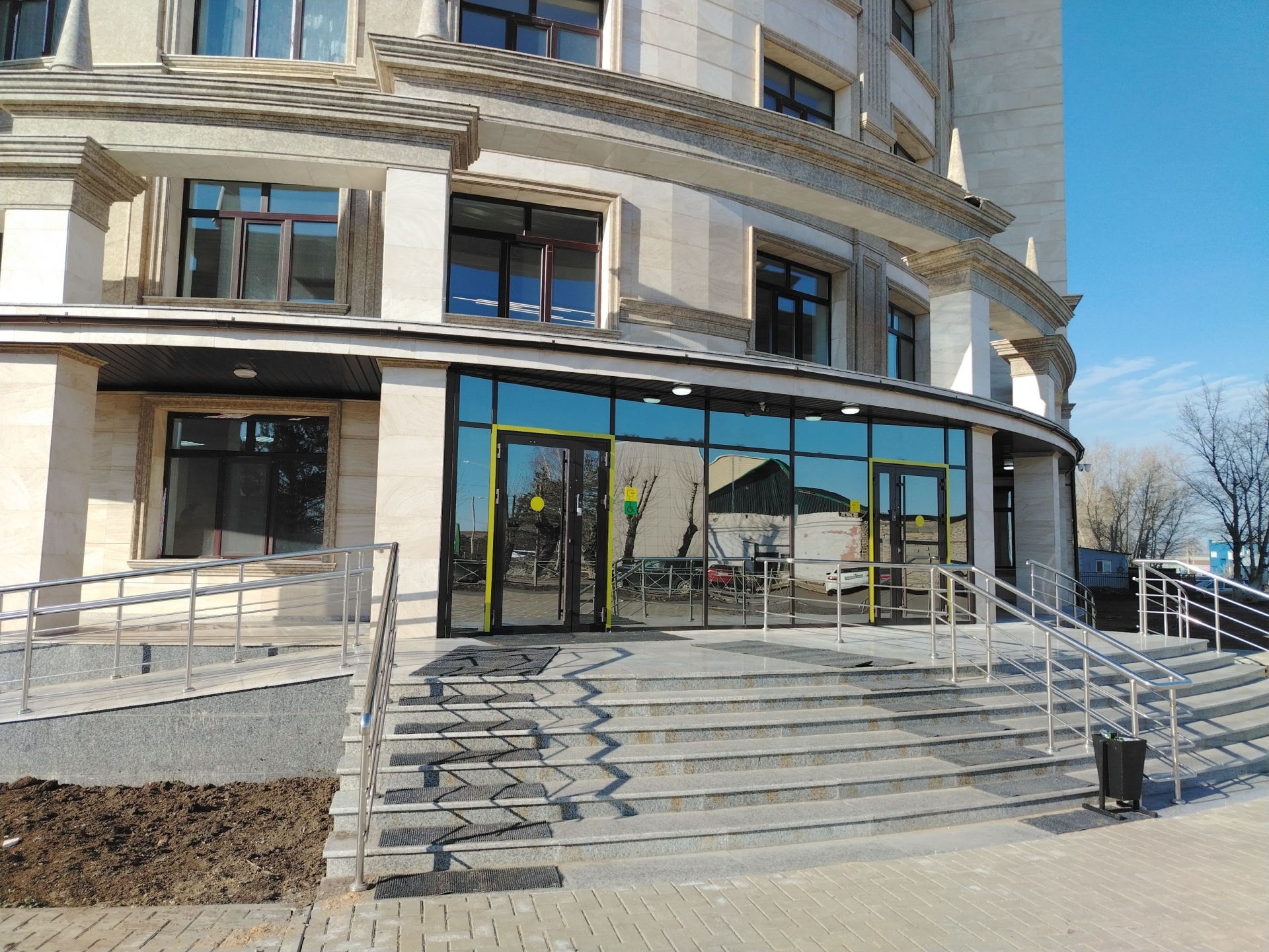 Dostyq School, школа